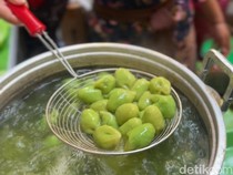 Lumer! Klepon Legendaris Sejak 1980 dari Gianyar Diboyong ke Jakarta