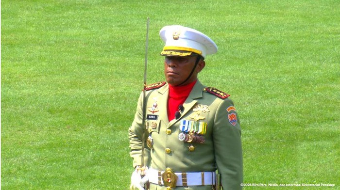 Pemimpin Upacara Detik-Detik Proklamasi di Istana Merdeka dalam rangka HUT ke-80 RI diisi anggota Komando Pasukan Khusus (Kopassus) TNI Kolonel Inf Amril Hairuman Tehupelasury.