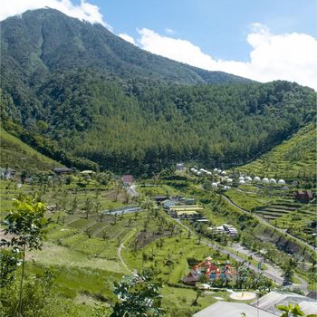 Lokasi wisata keluarga di Lereng Gunung Kawi