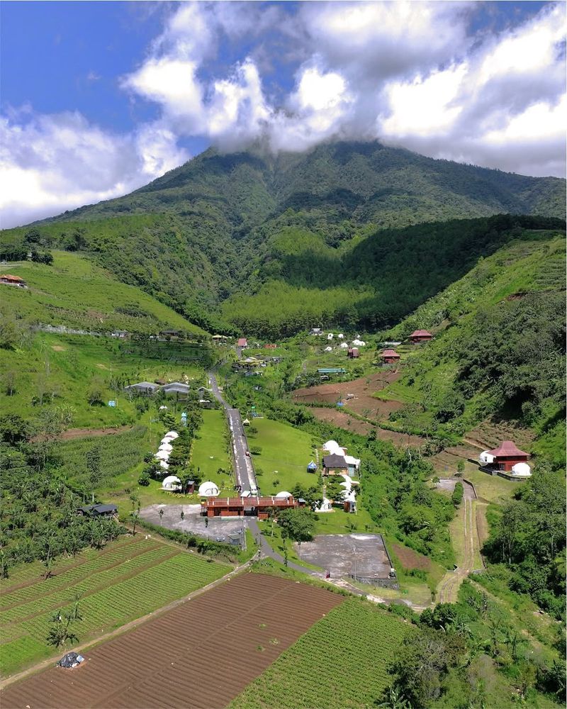 Lokasi wisata keluarga di Lereng Gunung Kawi