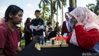 Pesta Rakyat ini menjadi hiburan keluarga yang menyatukan berbagai kalangan. Orang tua, anak-anak, hingga remaja bisa terlibat langsung atau sekadar menonton sambil menikmati suasana.