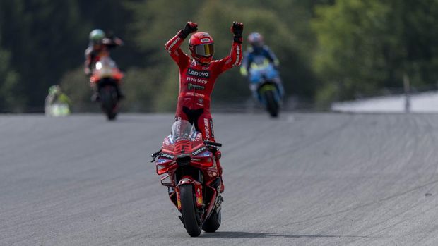 SPIELBERG, AUSTRIA - AUGUST 16: Marc Marquez of Spain and Ducati Lenovo Team celebrates his victory in the Sprint Race during the MotoGP Of Austria - Sprint at RED BULL RING on August 16, 2025 at Spielberg, Austria. (Photo by Klaus Pressberger/SEPA.Media /Getty Images)