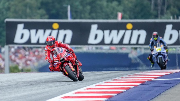 SPIELBERG, AUSTRIA - AUGUST 17: Marc Marquez of Spain and Ducati Lenovo Team leads Fermin Aldeguer of Spain and BK8 Gresini Racing MotoGP during the race of the MotoGP of Austria at the Red Bull Ring on August 17, 2025 in Spielberg, Austria. (Photo by Guenther Iby/SEPA.Media /Getty Images)