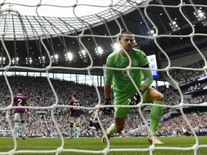 Ini Kiper Pertama di Premier League yang Dihukum Aturan Baru