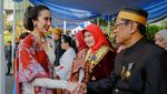 Momen Menpar Widiyanti Putri Berkebaya Merah Putih Saat HUT ke-80 RI