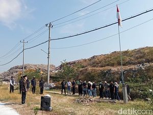 Khidmatnya Upacara 17 Agustus di TPA Troketon Klaten