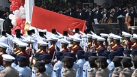 Pasukan Pengibar Bendera Pusaka (Paskibraka) mengibarkan Bendera Merah Putih saat Upacara Peringatan Detik-Detik Proklamasi Kemerdekaan ke-80 Republik Indonesia di Istana Merdeka, Jakarta, Minggu (17/8/2025). Peringatan HUT ke-80 RI bertemakan Bersatu, Berdaulat, Rakyat Sejahtera, Indonesia Maju. ANTARAFOTO/Aditya Pradana Putra