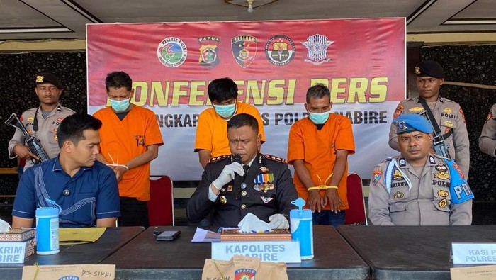 Komplotan pencuri dengan modus pecah kaca mobil menggasak uang senilai Rp 1,1 miliar di Kabupaten Nabire, Papua Tengah.