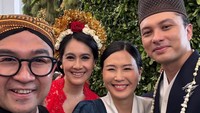 Aktor Nicholas Saputra hadir dalam perayaan Hari Ulang Tahun ke-80 Republik Indonesia di Istana Merdeka. Ini adalah momen keduanya menghadiri HUT RI di Istana Merdeka. Foto: dok instagram Iwet Ramadhan dan Wulan Guritno