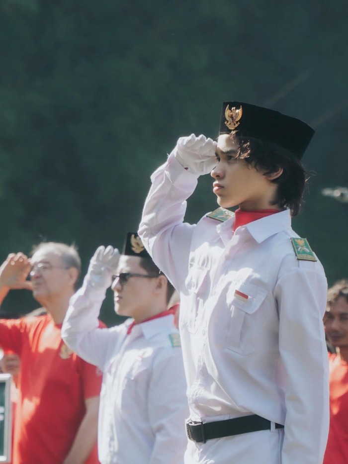 Noah anak BCL jadi pemimpin upacara Noah anak BCL jadi pemimpin upacara