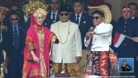 Tabola Bale memang tengah viral karena lagunya yang bisa memancing orang untuk bergoyang. Inilah ketika Silet Open Up bernyanyi Tabola Bale di depan Prabowo Subianto. Foto: Channel YouTube Sekretariat Presiden