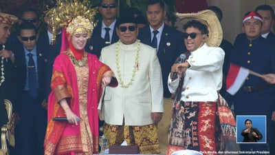Momen Silet Open Up Bikin Prabowo Turun Joget Tabola Bale di HUT ke-80 RI