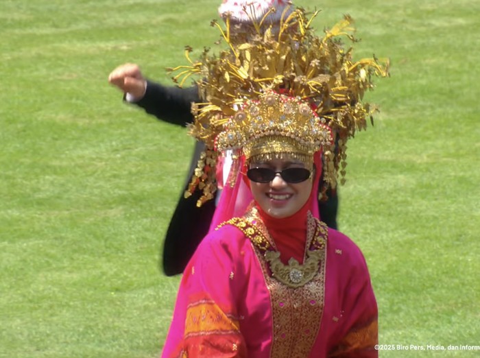 Open SIlet Up berhasil ajak Presiden Prabowo turun dari mimbar kehormatan ikutan joget Tabola Bale di Upacara HUT ke-80 RI, Minggu (17/8/2025).