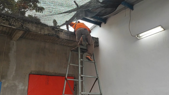 Pencuri membobol atap minimarket di Trenggalek