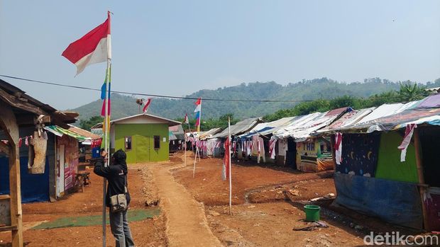 pemulung TPA Sarimukti ikut memeriahkan peringatan HUT ke-80 RI