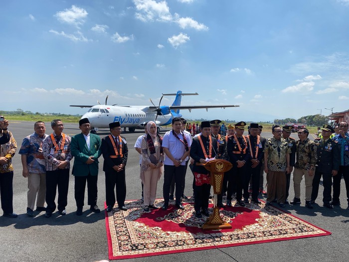 Peresmian pembukaan penerbangan Jember-Jakarta.