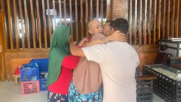 Angga, PMI Malaysia asal Lamongan berkumpul dengan keluarganya lagi
