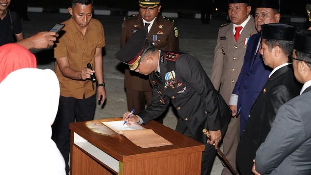 Polres Kuansing mengajak warga jaga persatuan di momen HUT ke-80 RI, Jumat (16/8/2025).