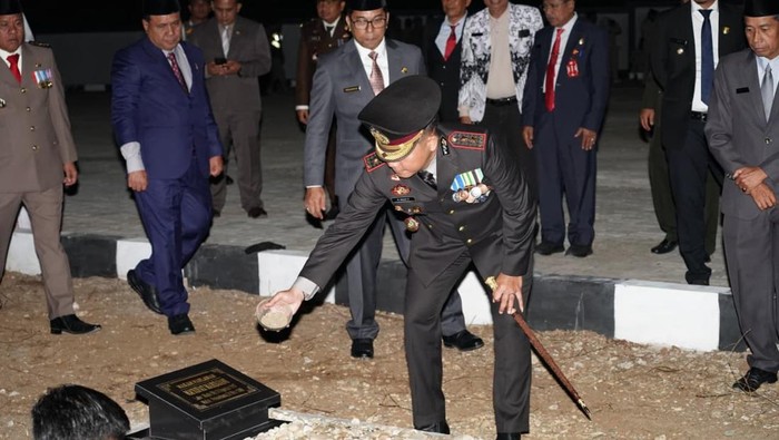 Polres Kuansing mengajak warga jaga persatuan di momen HUT ke-80 RI, Jumat (16/8/2025).