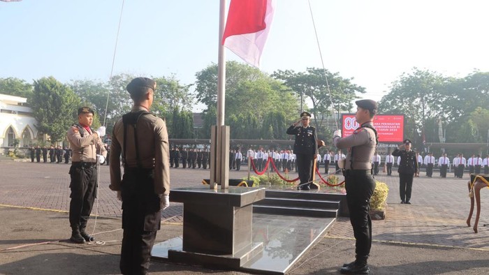 Upacara HUT ke-80 RI di Polres Pasuruan