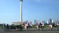 Ada yang menarik dalam prosesi kirab bendera Merah Putih di HUT ke-80 RI kali ini. Sang Merah Putih dibawa kereta kencana dengan kereta Garuda Prabayaksa yang dikawal 145 pasukan kuda.