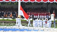 Dalam HUT RI kali ini, Paskibraka membentuk formasi baru yang berbeda dengan upacara HUT RI sebelumnya. Pasukan terlihat membentuk formasi angka 8 dan 0 sebelum pengibaran bendera.