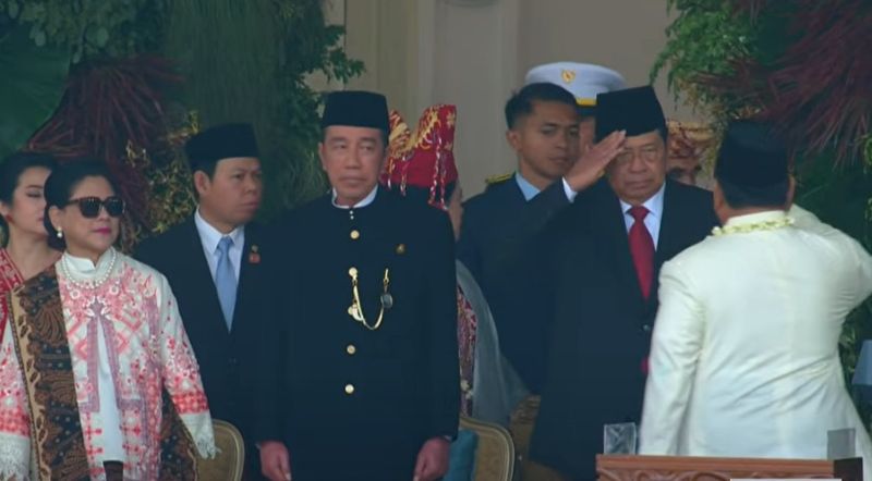 Prabowo beri hormat ke SBY dan Jokowi (dok. YouTube Setpres)