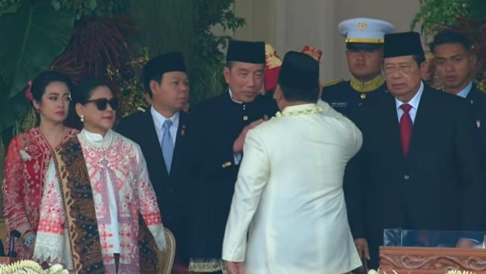 Prabowo beri hormat ke SBY dan Jokowi (dok. YouTube Setpres)