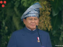 Prabowo Pakai Tanjak Biru di Upacara Penurunan Bendera di Istana, Baju Daerah Mana?