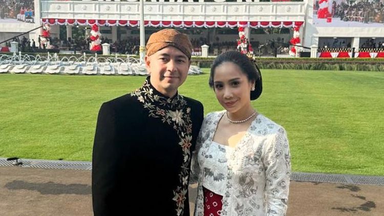 8 Foto Raffi Ahmad-Nagita di Upacara HUT ke-80 RI, Serasi Berbusana Adat Jawa