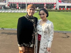 8 Foto Raffi Ahmad-Nagita di Upacara HUT ke-80 RI, Serasi Berbusana Adat Jawa