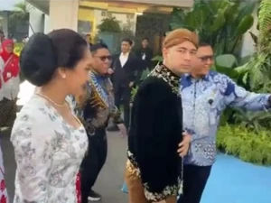 Video: Raffi Ahmad Didampingi Nagita Hadiri Upacara HUT ke-80 RI di Istana