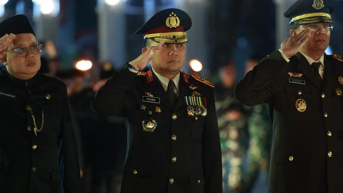 Renungan suci yang digelar Polda Jatim dipimpin langsung oleh Gubernur Jatim Khofifah Indar Parawansa dan dihadiri Wakapolda Jatim Brigjen Pasma Royce.