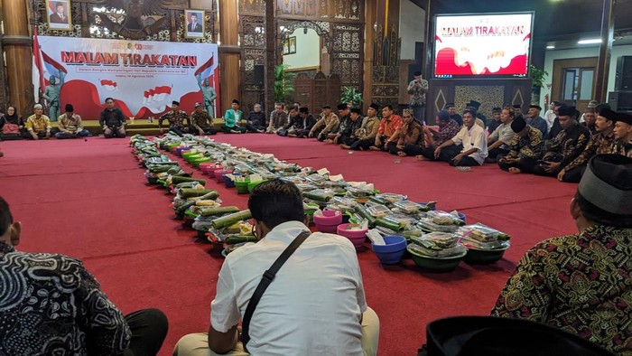 Acara tirakatan HUT Ke-80 RI di Pendapa Tulungagung