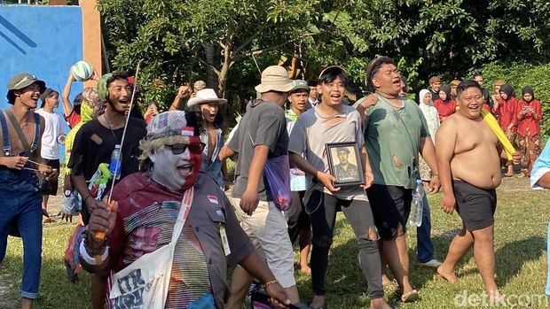 Suasana Upacara Hari Kemerdekaan di Lapangan Desa Kandri, Kecamatan Gunungpati, Kota Semarang, Minggu (17/8/2025).