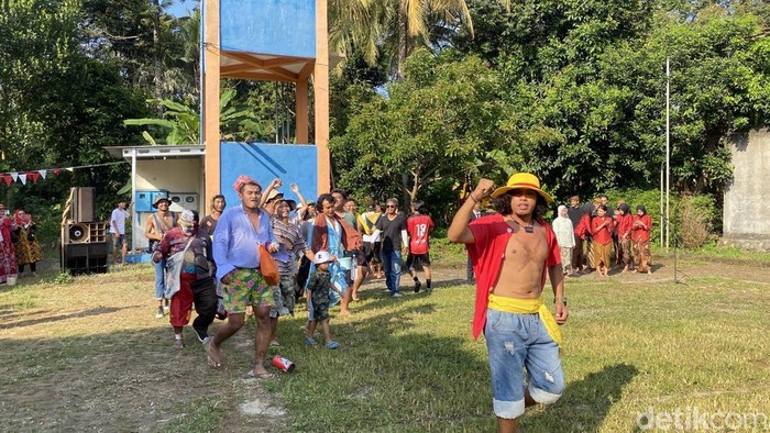 Suasana Upacara Hari Kemerdekaan di Lapangan Desa Kandri, Kecamatan Gunungpati, Kota Semarang, Minggu (17/8/2025).