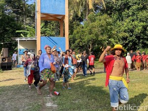17-an di Gunungpati Semarang, Warga Pakai Kostum One Piece-Gelandangan