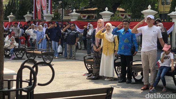 Suasana khidmat dalam upacara 17 Agustus di Istana Kepresidenan Yogyakarta, Minggu (17/8/2025).