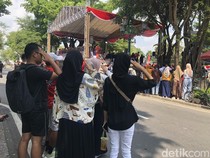 Khidmatnya Malioboro Jogja Saat Bendera Merah Putih Dikibarkan