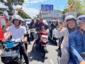 Khidmatnya Pengendara di Banyuwangi Ikuti Detik detik Proklamasi