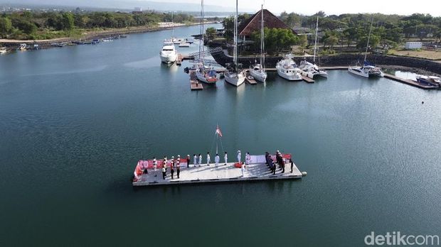 Upacara Ditengah laut, HUT RI di Banyuwangi diperingati diatas dermaga Ponton