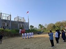 Ponpes Al-Ikhlas Sedayulawas Lamongan Gelar Upacara HUT ke-80 RI