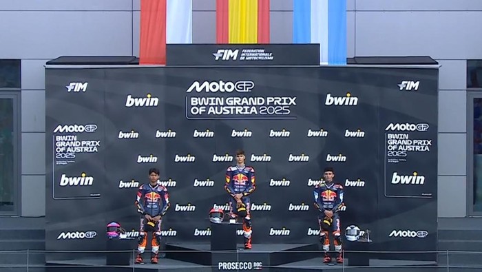 Veda Ega Pratama naik podium pada balapan Red Bull Rookies Cup 2025 di Red Bull Ring, Austria, 16-17 Agustus 2025.