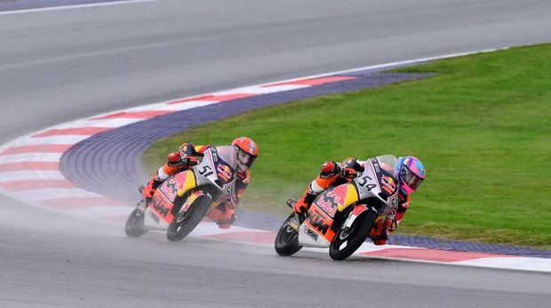 Veda Ega Pratama berhasil meraih juara kedua di Race 1 Red Bull Rookies Cup 2025 seri Spielberg