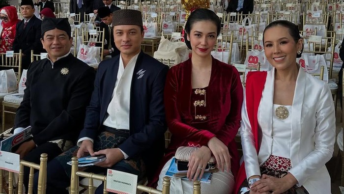 Adu Gaya Artis Pakai Kebaya di HUT ke-80 RI di Istana Merdeka Adu Gaya Artis Pakai Kebaya di HUT ke-80 RI di Istana Merdeka