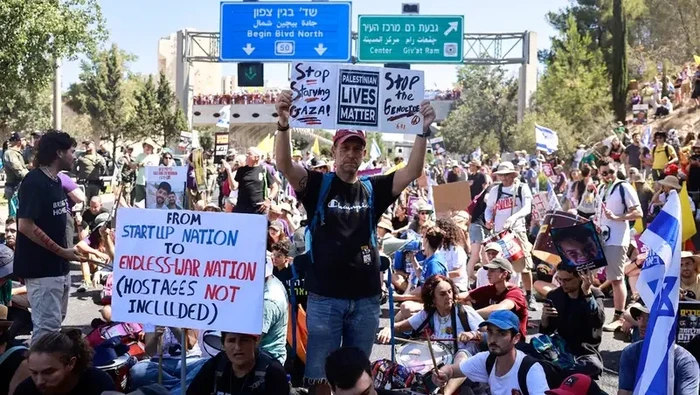 aksi demo warga Israel menyerukan diakhirinya perang Gaza