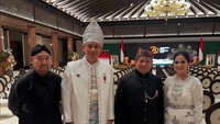 Ia menjelaskan memang gak pernah absen dalam mendampingi suaminya di setiap kesempatan. Saya bersyukur telah diberi kesempatan untuk hadir dan mengikuti upacara bendera di Istana Negara selama bertahun-tahun. Tahun-tahun itu penuh kenangan dan rasa bangga. Postingan berikut sejarah saya upacara bendera di istana yang setiap tahunnya saya sambut dan persiapkan dengan sangat semangat 45!, bebernya. Foto: dok instagram Annisa Pohan