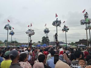 Puluhan Mobil Hias-Lomba Panjat Pinang Meriahkan HUT RI di Lubuklinggau