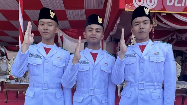 Arka sebagai Komandan Kelompok (Danpok) 8 Paskibraka tingkat nasional di Istana Merdeka, Jakarta, Minggu (17/8)