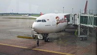 Acara untuk merayakan HUT RI ke-80 itu digelar maskapai Batik Air di atas pesawat Airbus A330-300 yang terbang dari Jakarta ke Medan. (dok. Batik Air)
